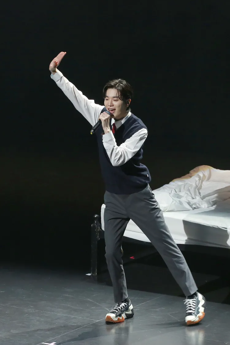 李成種勁歌熱舞自己的《Good Morning》揭開序幕。朱世閎攝