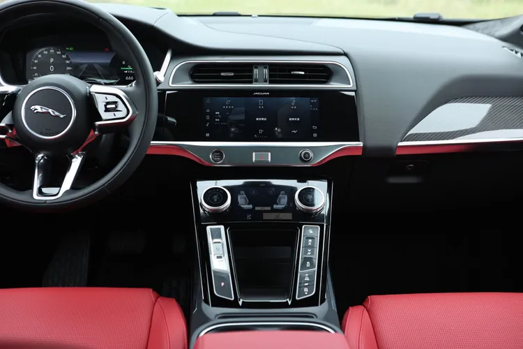 在細部材質更換後，內在質感變得更好。翁玉信攝