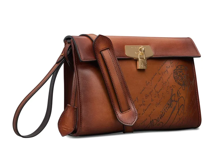 Scala系列E'Mio干邑色郵差包，11萬元。品牌提供