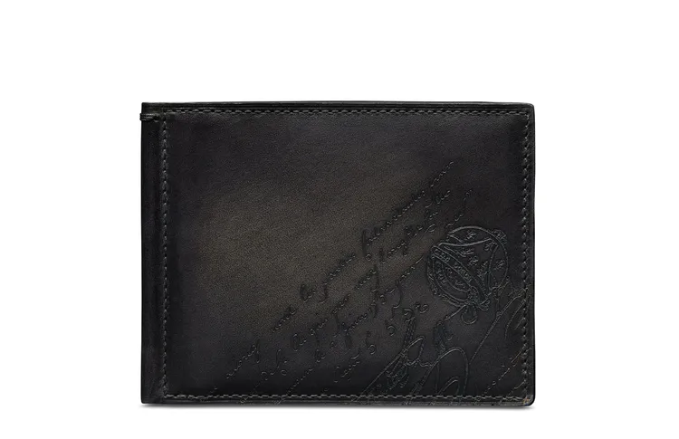 Figure Scritto Makoré黑色短夾，2萬5500元。品牌提供