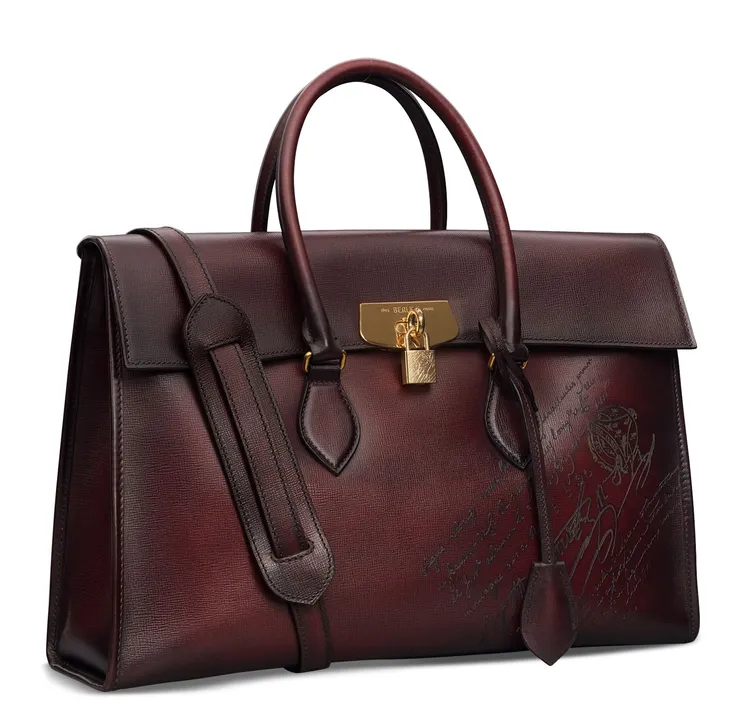 Scala系列E'Mio聖埃米利酒紅色公事包，14萬5000元。品牌提供