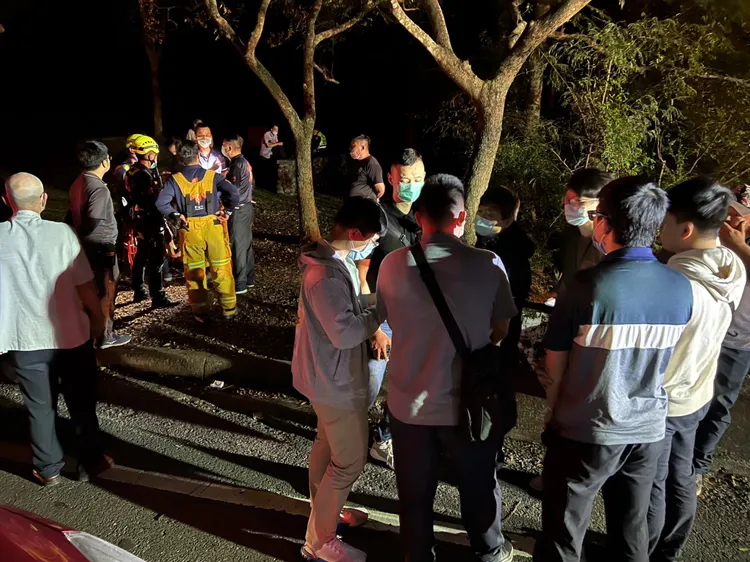 下午新北警方到南投日月潭山區搜尋第三具遺體並無所獲。田兆緯攝