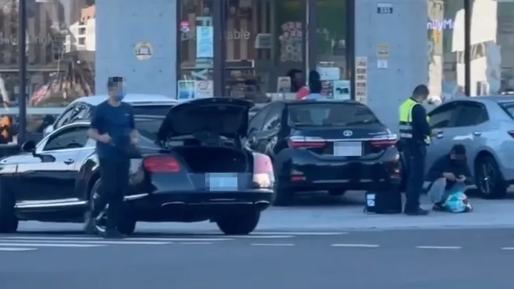 彭姓民眾目擊後大吃一驚，再次確認是不是千萬賓利車禍。讀者提供