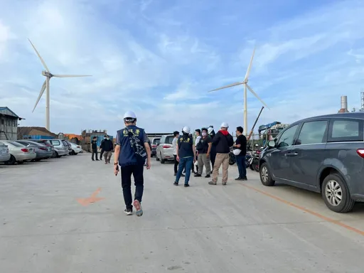 不畏海沙狂風扮工人 風力發電機下逮非法移工