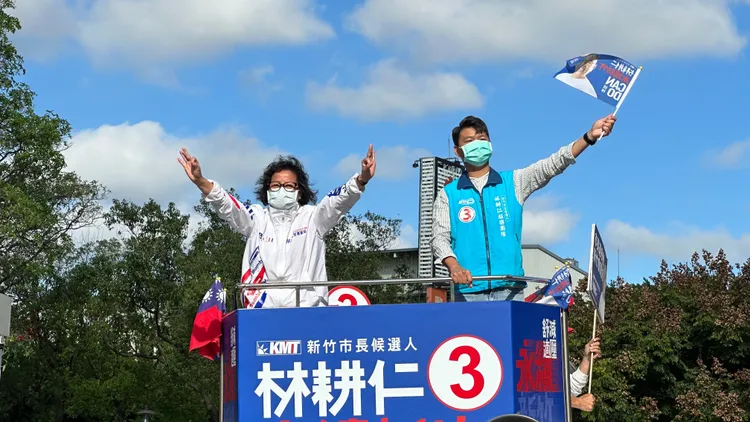 林耕仁「全壘打車隊」今天（21日）上午開到南區，向市民持續懇託拜票。林耕仁競辦提供