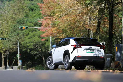 壹苹试驾|Subaru Solterra配备用料更进一阶 多出近23万元真有价值?
