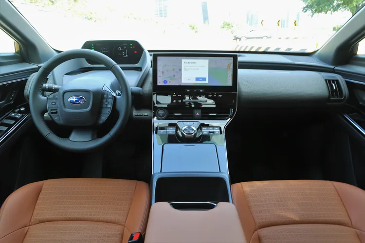 中控台格局和Toyota bZ4X大致相同，但Subaru Solterra在車內擁有不少專屬進階配備。林浩昇攝