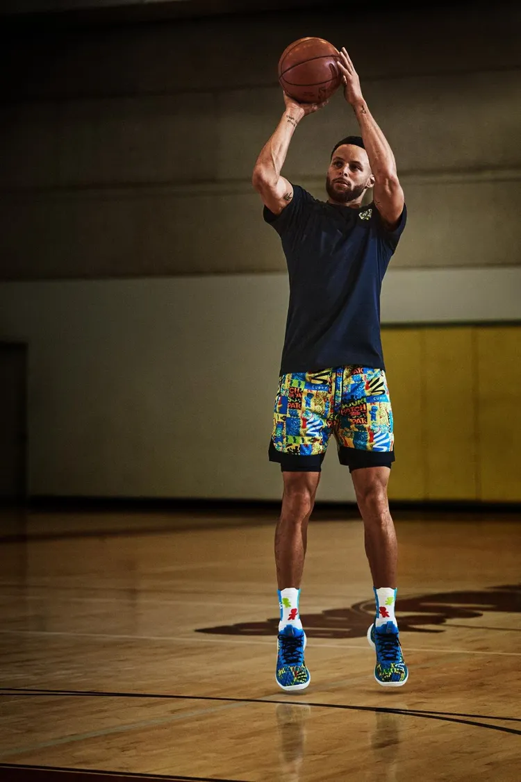 Curry Flow 10 Sour Then Sweet鞋款搭載雙密度Flow中底，提供鞋款緩震、回彈與靈活度。品牌提供