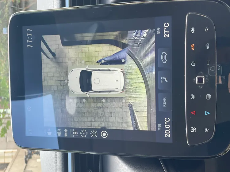 在12吋多功能HD觸控螢幕之中，整合了AR Around View+環車AR安全影像、Eagle View+360度環景影像等先進科技。林浩昇攝