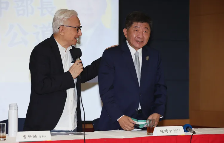 陳時中出席曹興誠「為阿中部長說幾句公道話」記者會。彭欣偉攝