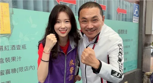 與「永和IU」陳紫渝同框合照　侯友宜笑誇：沒看過這麼美的里長