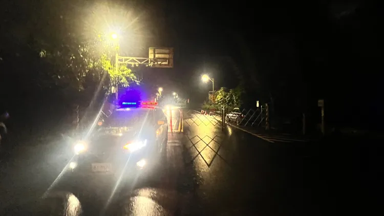 警方提前再38公里處封閉道路疏導交通。翻攝畫面