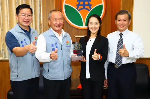榮興劇團陳芝后奪傳藝金曲獎后座 剛坐完月子獲表揚為客家爭光