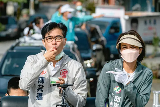 陳其邁車掃不改吃貨本色 超級寵粉竟露出這部位