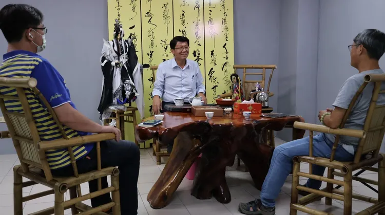 謝龍介接受《壹蘋新聞網》專訪。侯昌騰攝