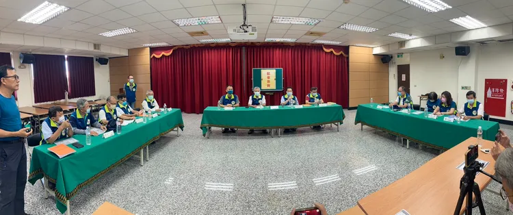 屏縣選委會9名委員全列席，召開記者會對外說明。陳宏銘攝