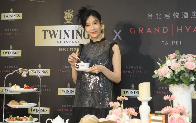 蔡淑臻享用英式下午茶。莊宗達攝