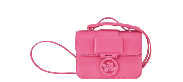 Box-Trot系列桃粉色迷你款手提斜背包，2萬1900元。品牌提供