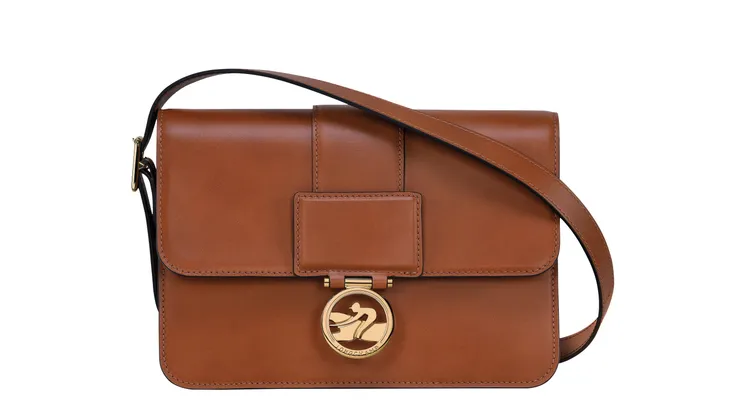 Box-Trot系列白蘭地酒色中型款斜背包，2萬6700元。品牌提供