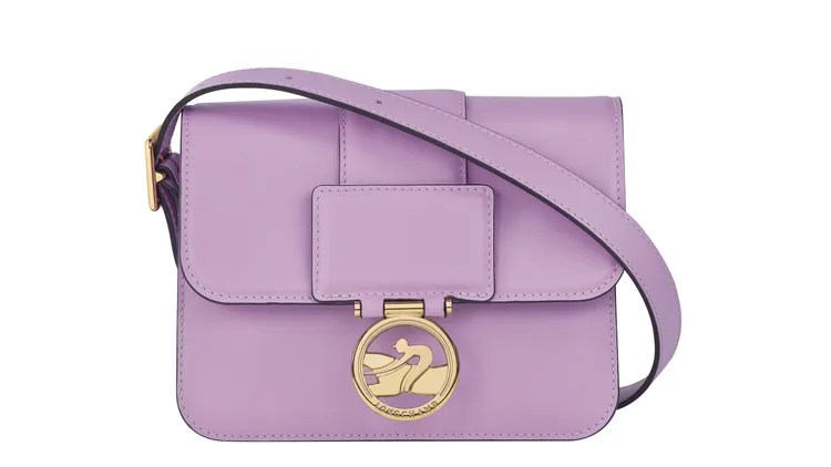 Box-Trot系列紫丁香色小型款手提斜背包，2萬1900元。品牌提供