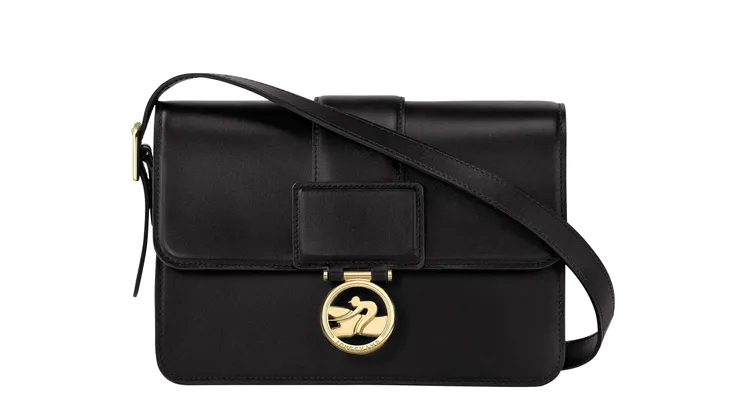 Box-Trot系列黑色色中型款斜背包，2萬6700元。品牌提供