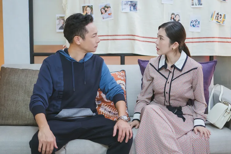 謝祖武（左）與王宇婕為女兒王敏淳交友問題意見分歧。TVBS提供