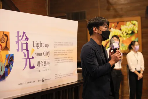 「拾光藝展」接力給暖 星巴克漢中門市化身藝術殿堂