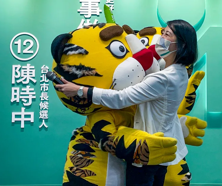 吳思瑤批評，蔣萬安已從蔣愣愣，進階、演化變成蔣孬孬。賴昀岫攝