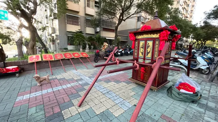 這場的婚攝也PO照分享迎親轎子本尊。攝影師提供