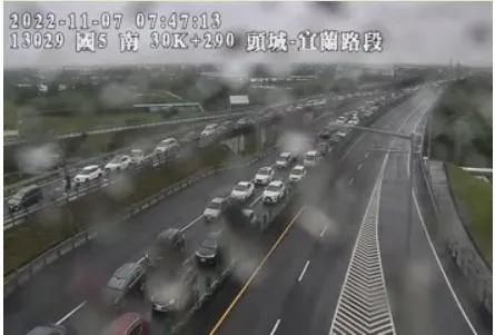 國5主線嚴重回堵6公里。翻攝1968網站