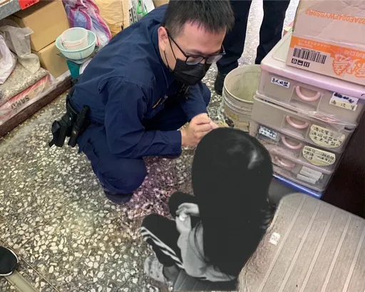 5歲女童溜出門逛水族館迷途 基隆暖警安撫護送返家