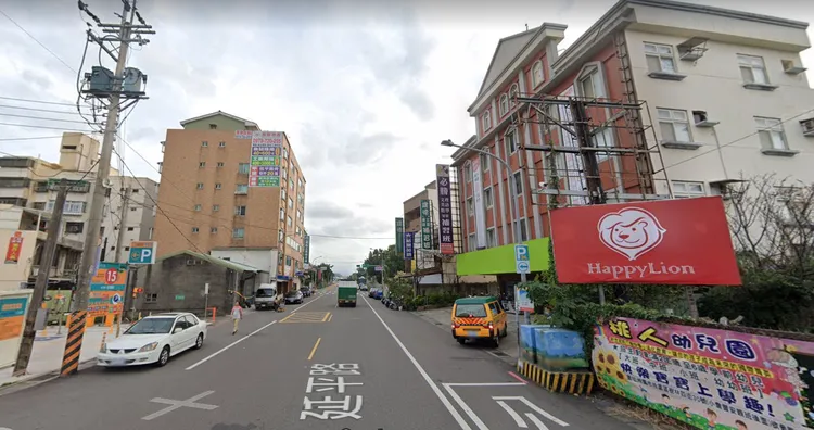 根據專家說法，延平路上超過40坪的華廈單價大多站上2字頭，部分社區雖然仍見1字頭，年漲幅依舊有1－2成，主要是桃園區近年受惠捷運綠線等利多，區域建設帶動房價跟漲，示意圖。翻攝Google map