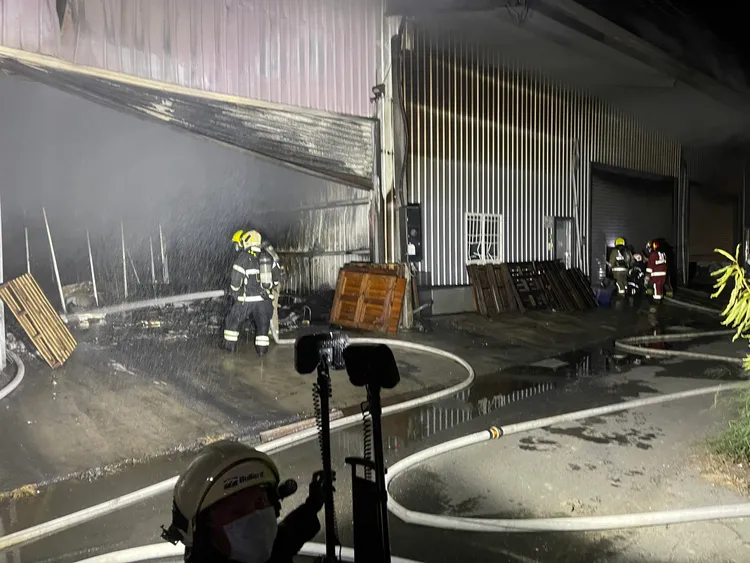 火勢在今晚7時15分許撲滅。讀者提供