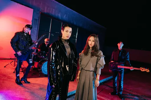 五月天阿信挺法蘭被誇「穿衣服好帥」 妙回「那沒穿衣服你是看過嗎」