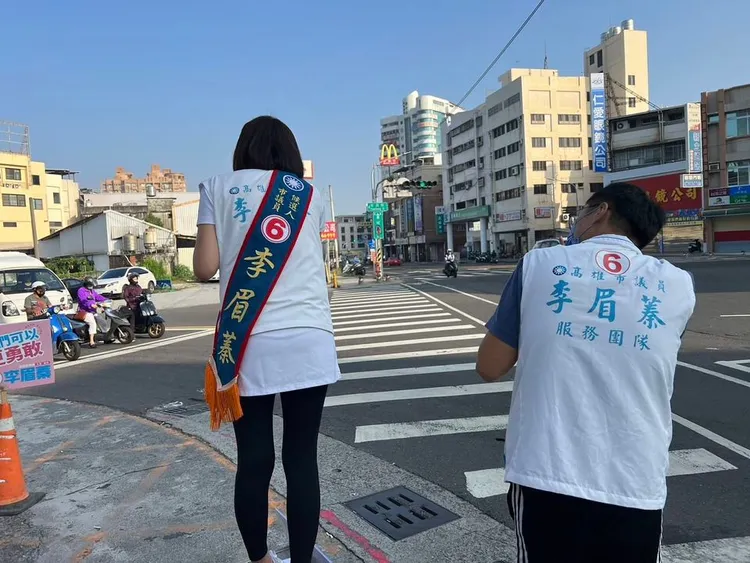 明天就要投票，李眉蓁今依舊在街頭拜票。翻攝自李眉蓁臉書