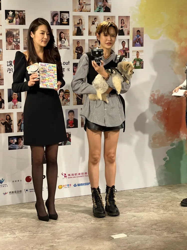 張熙恩（左）和同屬凱渥的模特兒蔚葒縈出席活動。趙大智攝