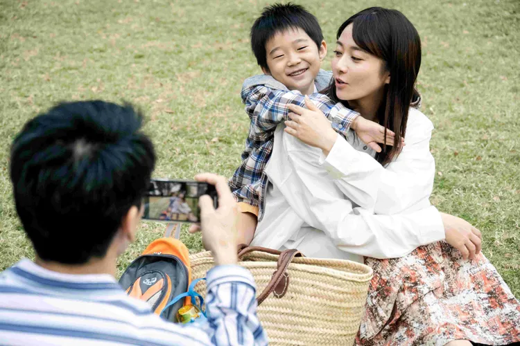 木村文乃（右）難忘戲裡與兒子島田哲太相處的每句手語。海鵬影業提供