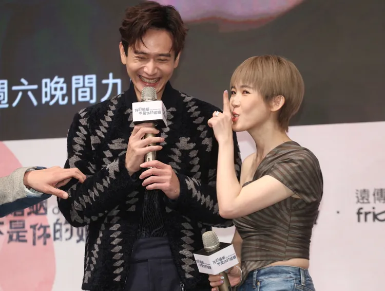 劉冠廷（左）在家不讓孫可芳暴飲暴食。陳明中攝