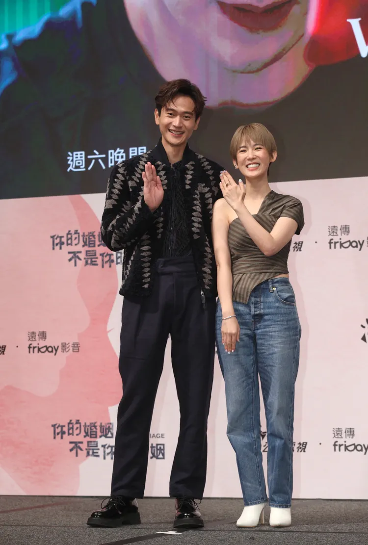 劉冠廷（左）和孫可芳合體演夫妻。陳明中攝