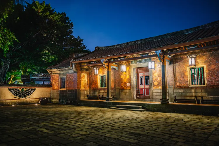 當代傳奇劇場將於林家花園定靜堂廣場，與板橋放送所進行5G異地共演。文化局提供