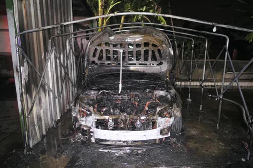 夜半嗶啵聲!屏東鄉間民宅車棚遭縱火 天眼抓出熟人幹的