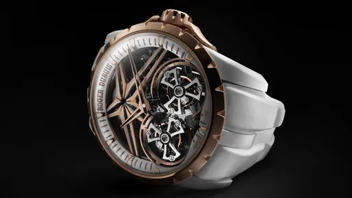 ROGER DUBUIS首推白陶瓷錶　擁雙陀飛輪加持王者英氣