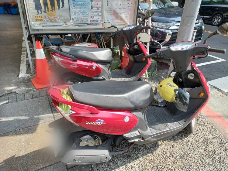 兩女機車相同。翻攝畫面