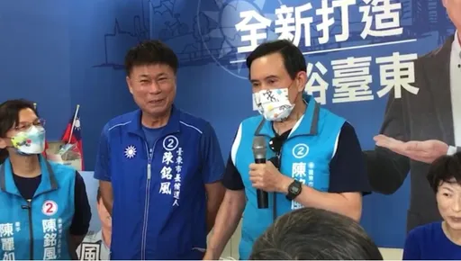 不甩「死亡之握」 馬英九台東輔選「他」搶先握手