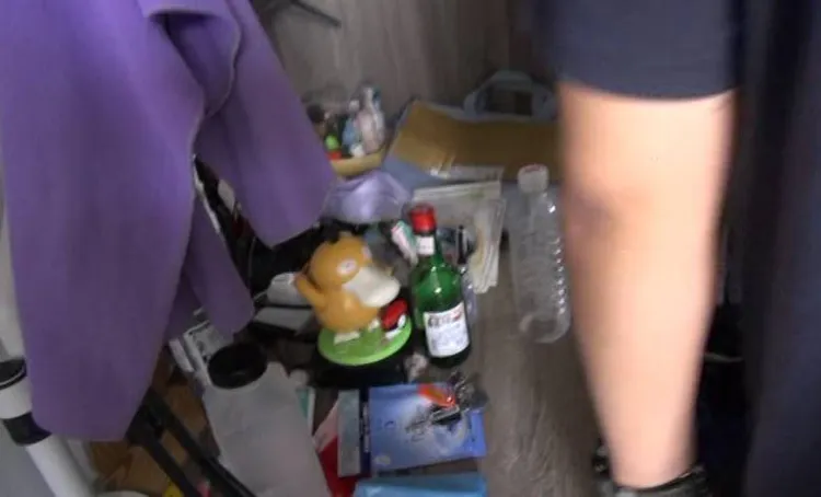 警方到邱嫌住處搜索。讀者提供 