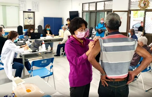 國內2長者染A型流感病歿　台東衛生局：逾50歲打疫苗前百名送水果