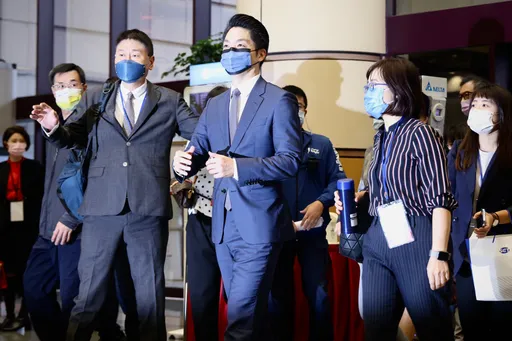 蔣萬安「電鍋煮飯」妙回辭立委 吳思瑤酸:空心米煮多久都不美味