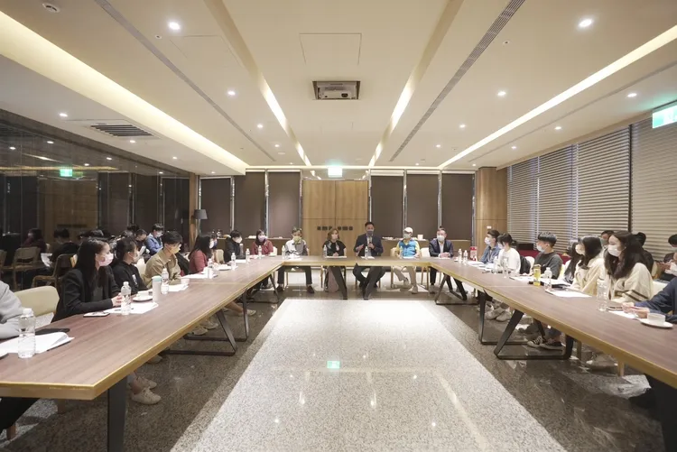 林耕仁認為，新竹市未來產業發展方向應落實在讓市民有感的應用服務業，並著重於在地的產業資源發展。林耕仁競辦提供