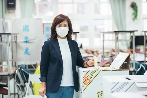 沈慧虹投票前先去城隍廟拜拜 祈求優秀市長繼續帶領新竹進步