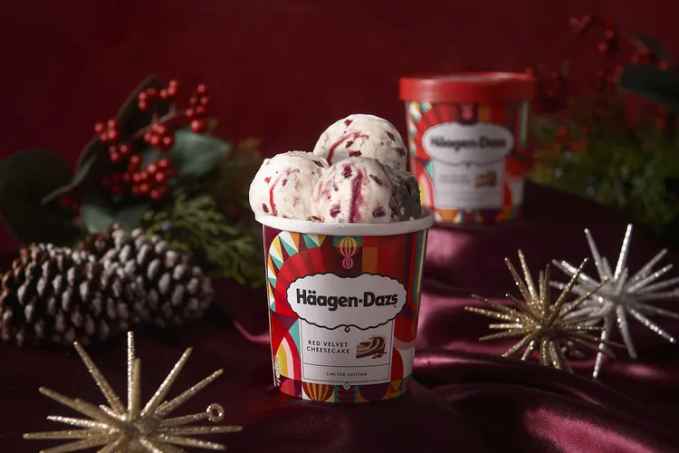 聖誕月限定夢幻口味-紅絲絨起司蛋糕冰淇淋。業者提供